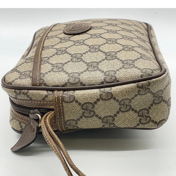 [0062] Vintage Gucci Clutch Wristlet or Toiletry Bag - Picture 5 of 16